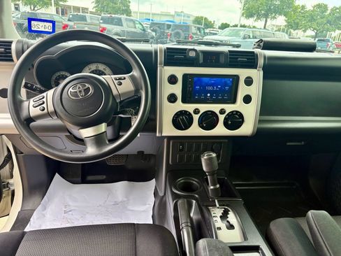 Used 2014 Toyota FJ Cruiser 2WD w/ Convenience Package image 10