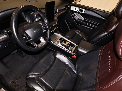 Certified 2020 Ford Explorer Platinum w/ Premium Technology Package image 43