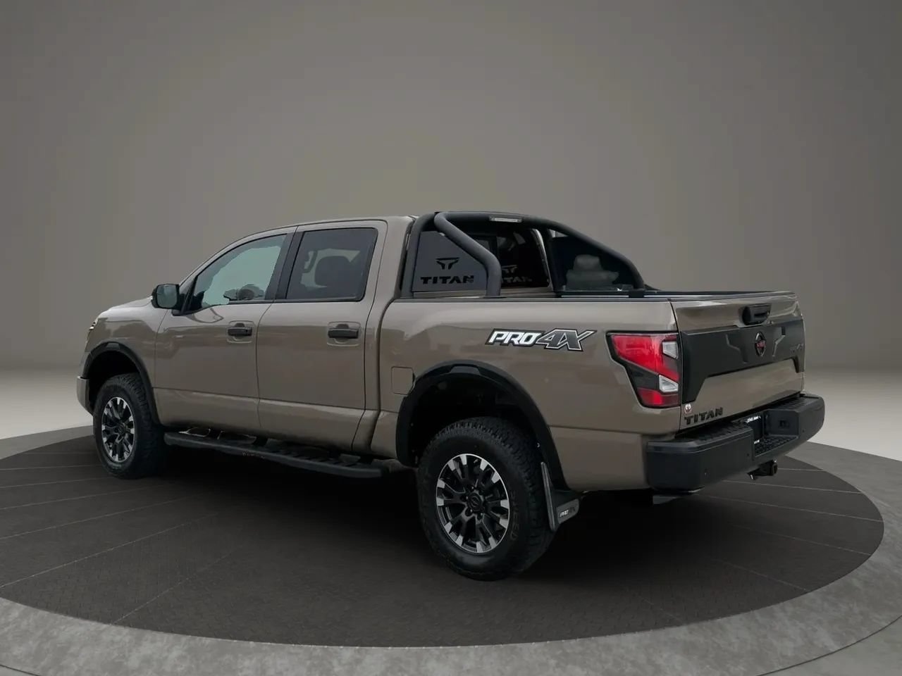 Used 2021 Nissan Titan PRO-4X w/ Pro-4x Convenience Package AWD/4WD image 3
