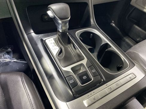 Used 2024 Kia Carnival LX image 21