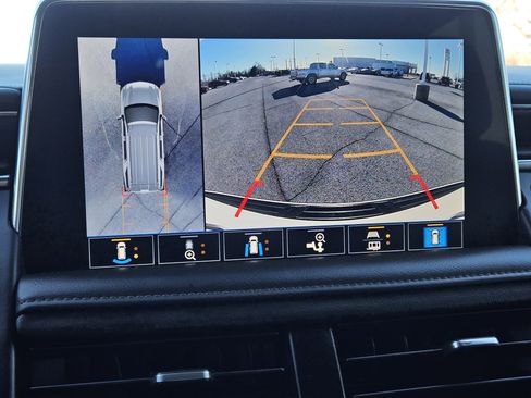 Used 2021 Chevrolet Tahoe Z71 w/ Z71 Signature Package image 16