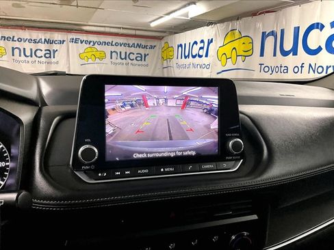 Used 2024 Nissan Rogue S FWD image 19
