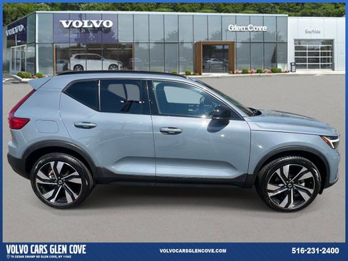 Used 2023 Volvo XC40 B5 Plus w/ Climate Package AWD/4WD image 4