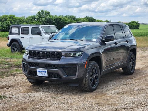 New 2026 Jeep Grand Cherokee Altitude RWD image 2