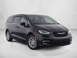 Used 2023 Chrysler Pacifica Touring-L FWD video 3