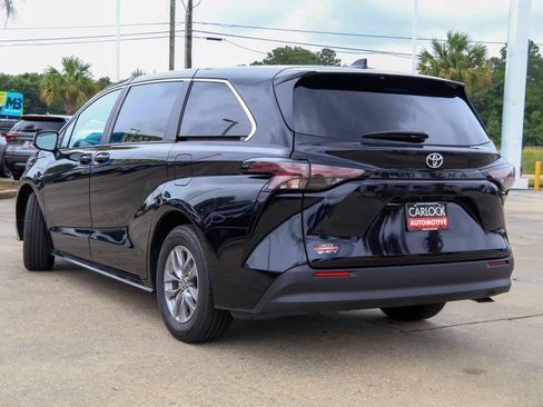 Used 2026 Toyota Sienna LE FWD image 24
