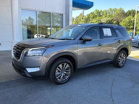 Used 2025 Nissan Pathfinder SV FWD image 1