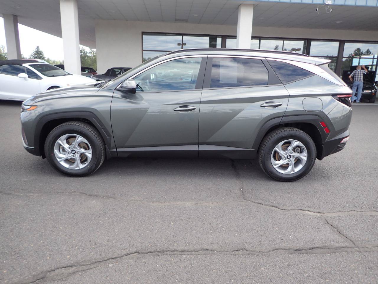 Used 2022 Hyundai Tucson SEL w/ Winter Package AWD/4WD image 2