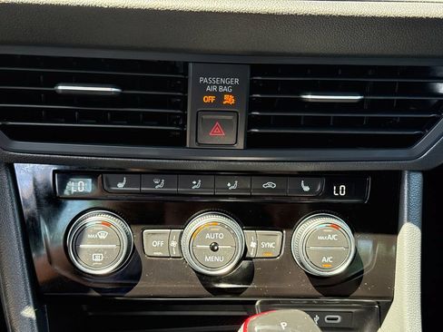 Used 2024 Volkswagen Jetta GLI 40th Anniversary Edition FWD image 18