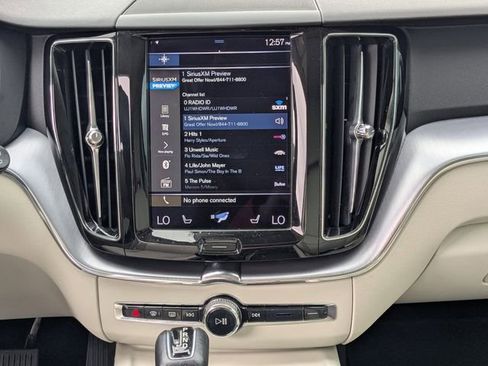 Used 2021 Volvo XC60 T5 Momentum image 17