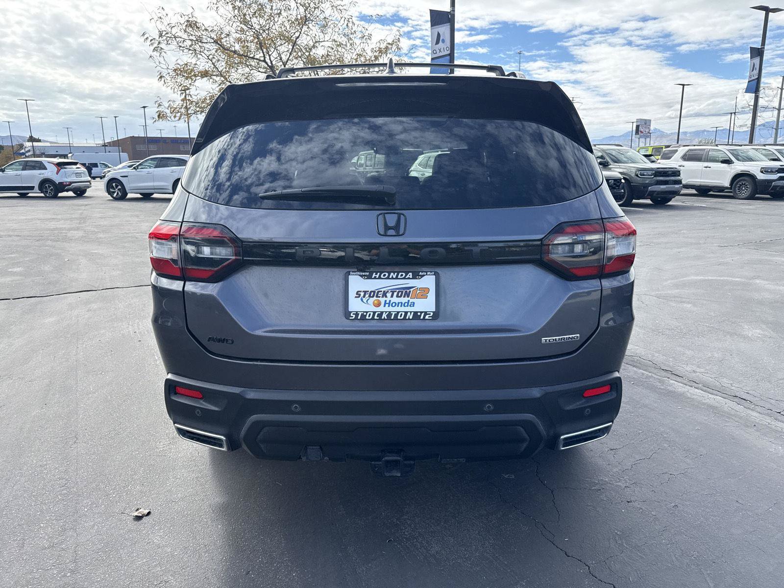 Used 2024 Honda Pilot Touring image 4