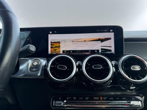 Used 2020 Mercedes-Benz GLB 250 4MATIC image 14