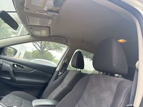 Used 2016 Nissan Rogue SV image 6