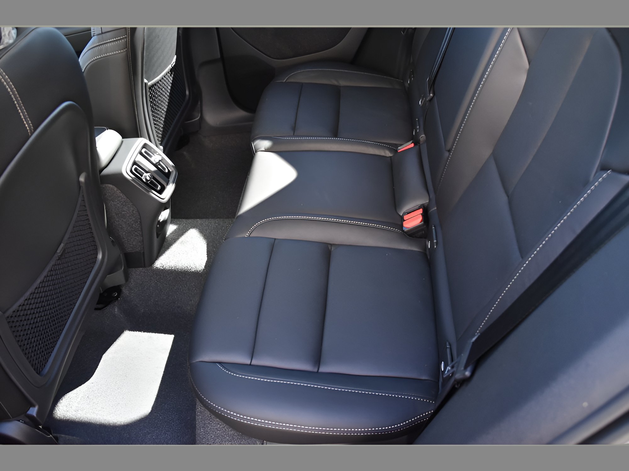 Certified 2026 Volvo XC40 B5 Plus w/ Protection Package Premier AWD/4WD image 14