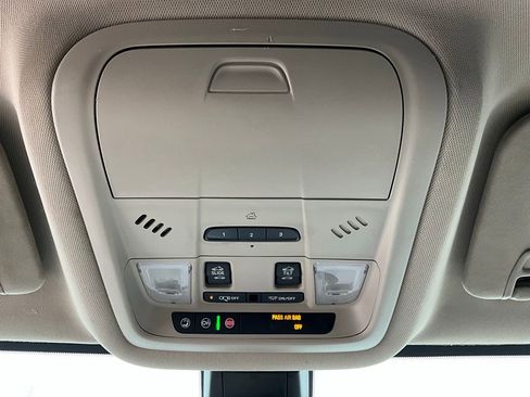 Used 2017 GMC Acadia Denali image 20