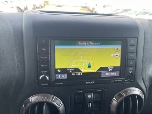 Used 2018 Jeep Wrangler Unlimited Sahara image 17