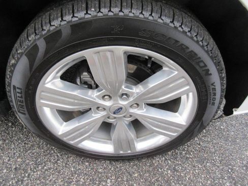 Used 2024 Ford Expedition Platinum image 13