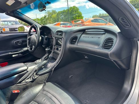 Used 1998 Chevrolet Corvette Convertible w/ Performance Handling Pkg RWD image 23