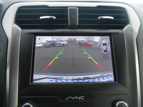 Used 2019 Ford Fusion SE image 11