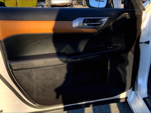 Used 2016 Lexus CT 200h image 21