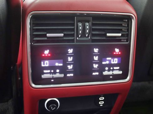 Used 2023 Porsche Cayenne S AWD/4WD image 23