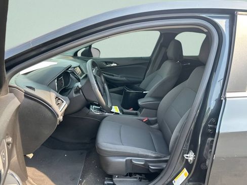 Used 2019 Chevrolet Cruze LT FWD image 18