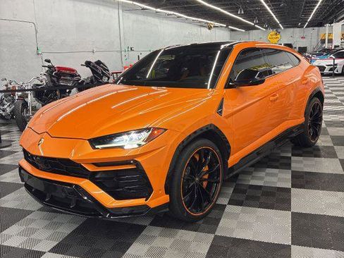 Used 2021 Lamborghini Urus AWD/4WD image 1