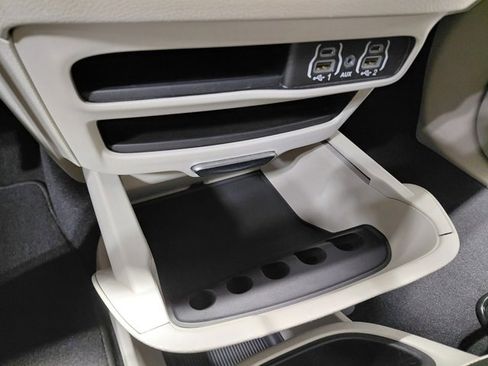 Used 2024 Chrysler Pacifica Touring-L image 33