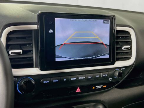 Used 2023 Hyundai Venue Limited FWD image 14