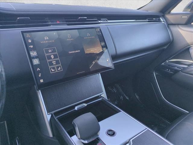 Used 2025 Land Rover Range Rover SE AWD/4WD image 15