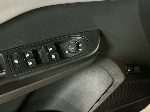 Used 2023 Volkswagen Taos SE image 18