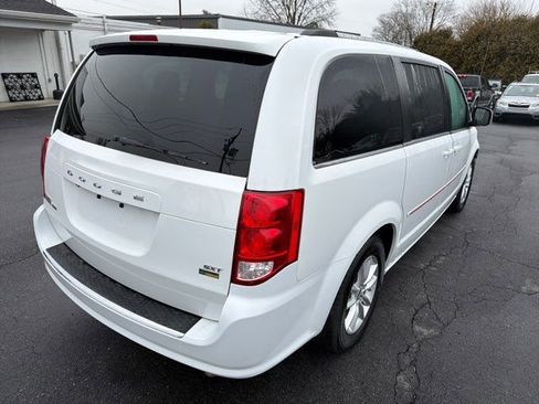 Used 2019 Dodge Grand Caravan SXT image 12