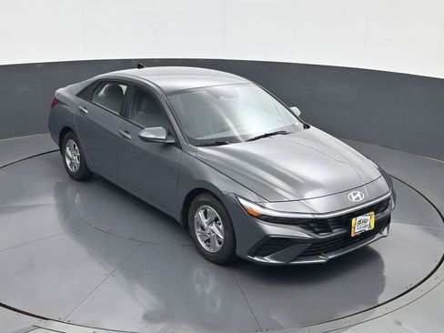 New 2026 Hyundai Elantra SE FWD image 15