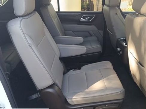 Used 2022 GMC Yukon XL SLT w/ SLT Luxury Package AWD/4WD image 29