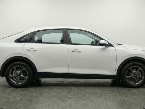 Used 2025 Kia K4 LXS image 11