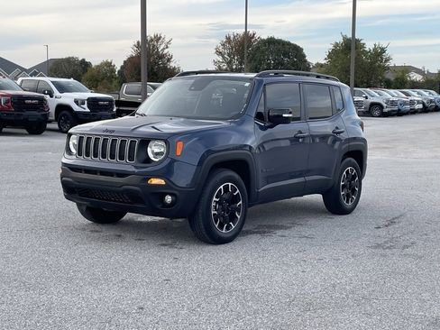 Used 2023 Jeep Renegade Latitude image 3