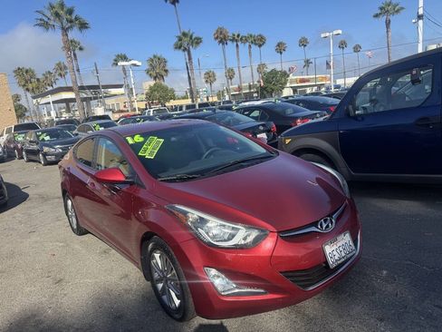 Used 2016 Hyundai Elantra SE w/ Option Group 02 FWD image 2