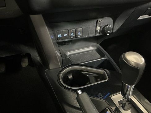 Used 2017 Toyota RAV4 Limited image 13