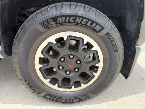Used 2025 Toyota 4Runner TRD Off-Road Premium AWD/4WD image 39