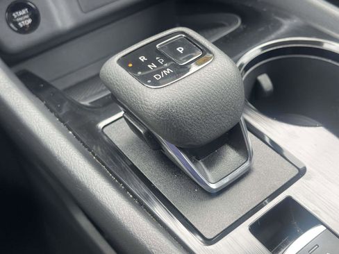 Used 2025 Nissan Rogue SV FWD image 30