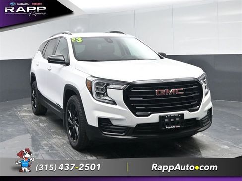 Used 2023 GMC Terrain SLE w/ Driver Convenience Package image 2