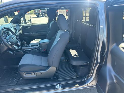 Used 2022 Toyota Tacoma TRD Off-Road w/ TRD Premium Off Road Package AWD/4WD image 13