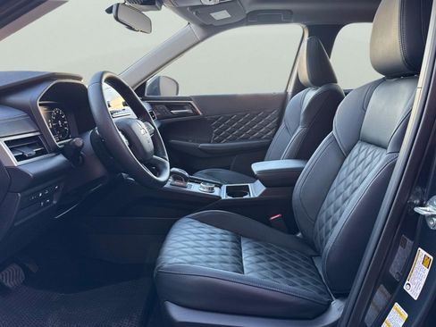 Used 2025 Mitsubishi Outlander SEL image 14