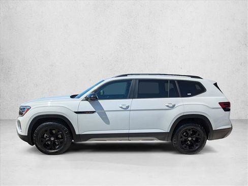 Used 2024 Volkswagen Atlas Peak Edition SE AWD/4WD image 9