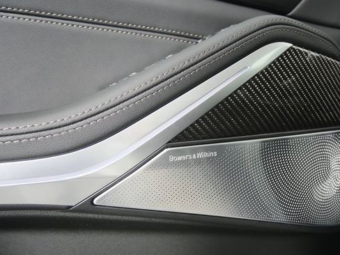 Used 2026 BMW X5 M60i image 10