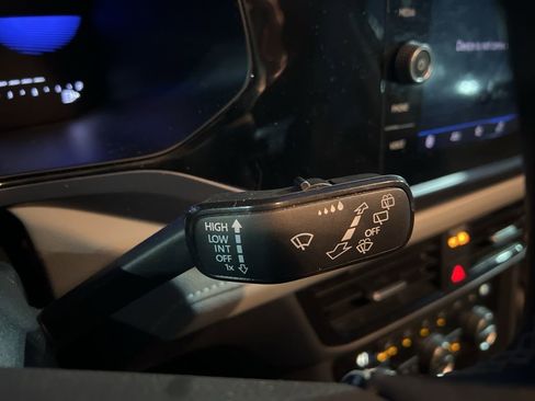 Used 2024 Volkswagen Taos SE image 12