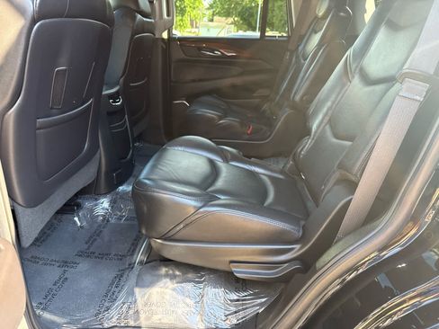 Used 2019 Cadillac Escalade Luxury AWD/4WD image 13