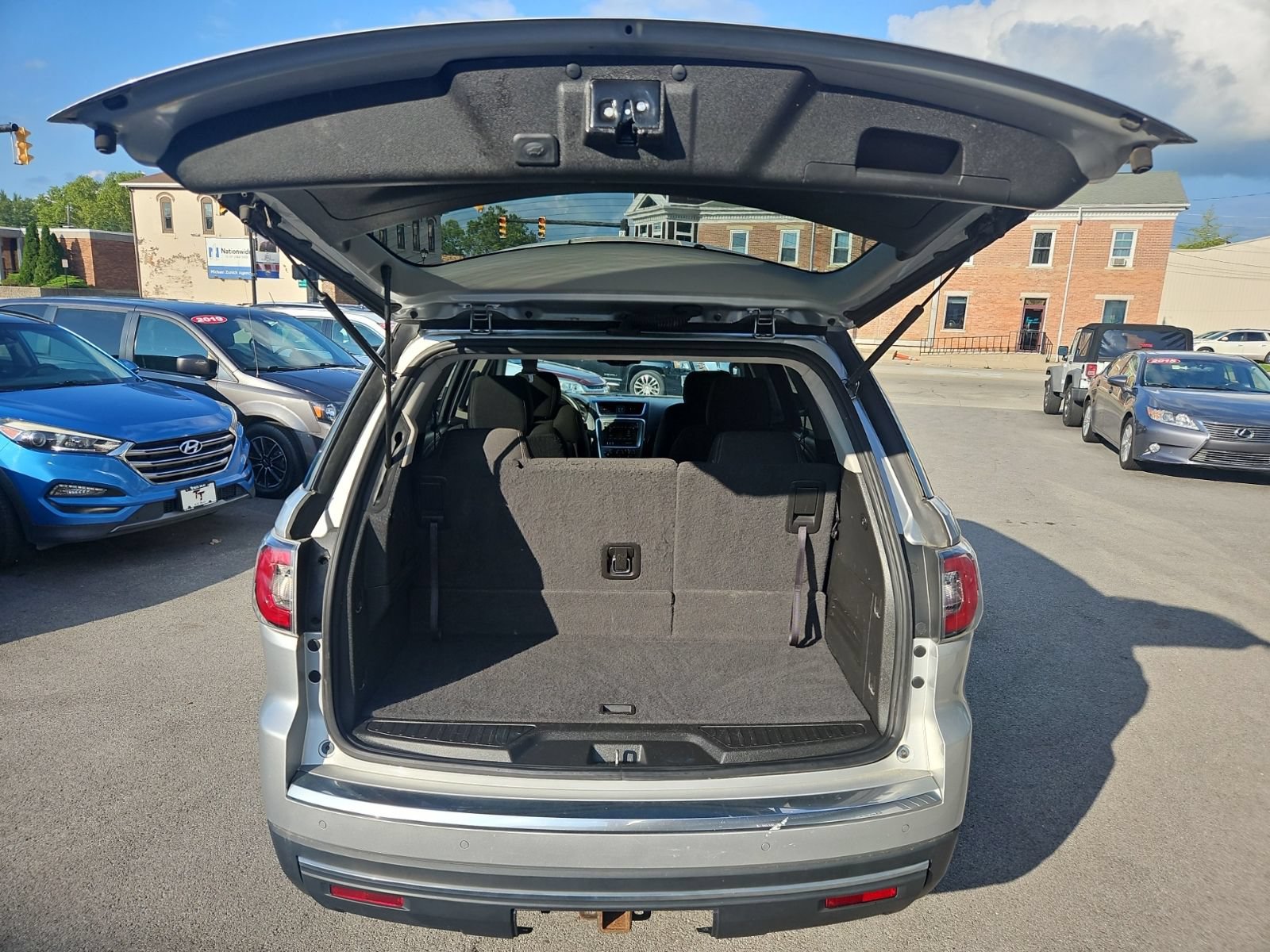 Used 2015 GMC Acadia SLE FWD image 16