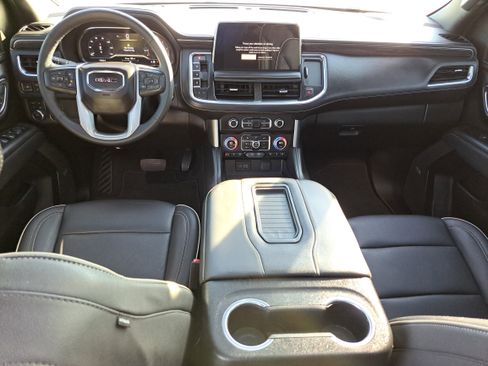 Used 2023 GMC Yukon SLT w/ SLT Premium Package image 8