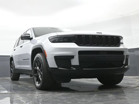 Used 2024 Jeep Grand Cherokee L Laredo AWD/4WD image 35